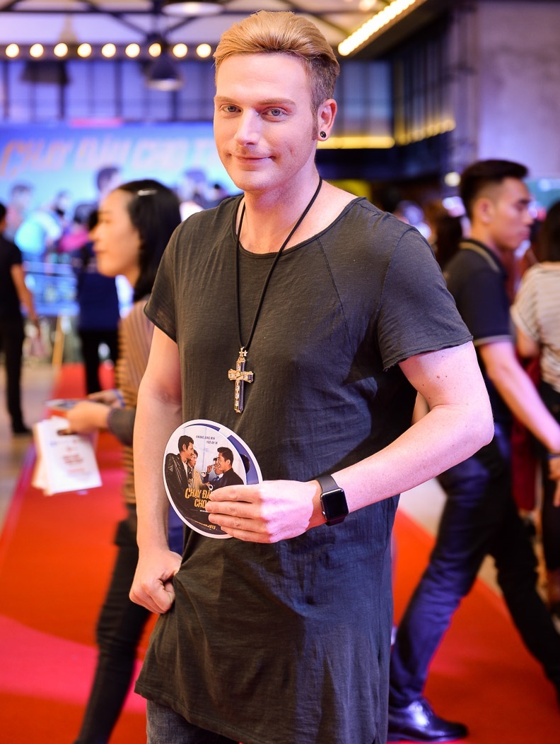 Kyo York tranh thủ đi xem phim trước khi dành thời gian cho các dự án nghệ thuật sắp tới.