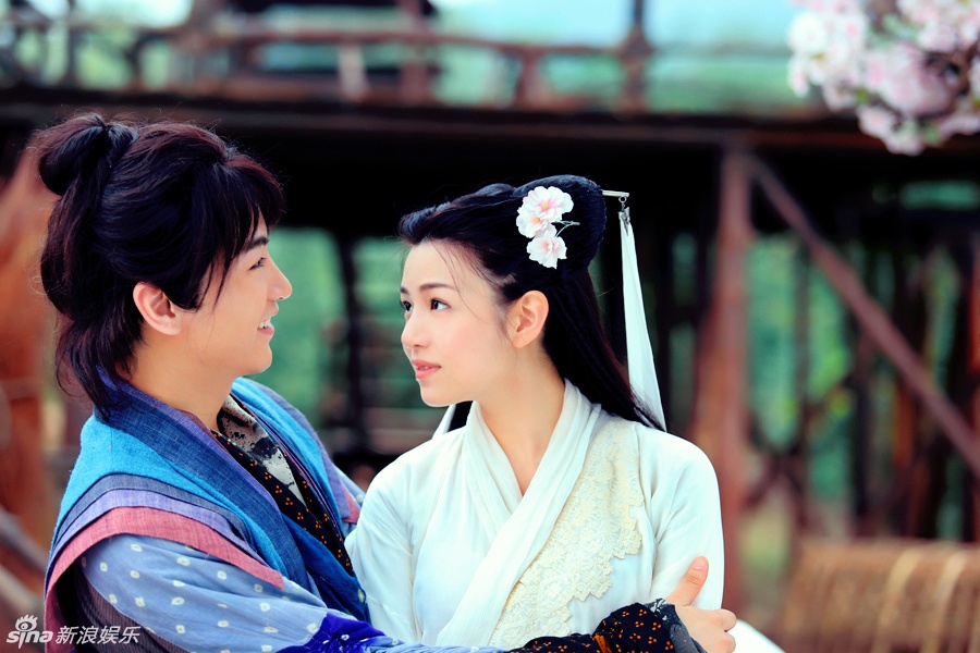 Ngay từ khi công bố tạo hình, Trần Nghiên Hy gặp nhiều áp lực vì bị chỉ trích xấu tệ so với hình tượng Tiểu Long Nữ “băng thanh ngọc khiết”.