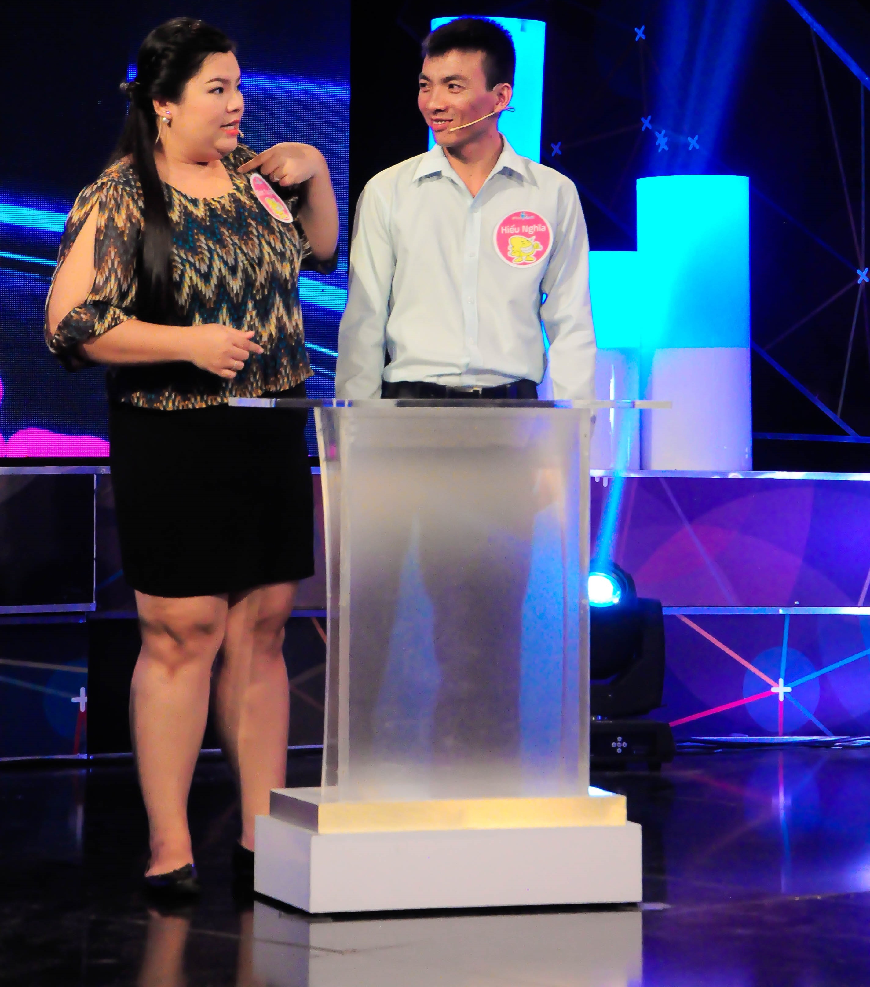 Ngoài đời Tuyền mập khá thân thiết với Phi Thanh Vân. Diễn viên hài khen “cô nàng lắm chiêu” tính tìnhtốt bụng vui vẻ: “Hai bà bầu chơi chung đảm bảo vui lắm” - cô hào hứng nói.