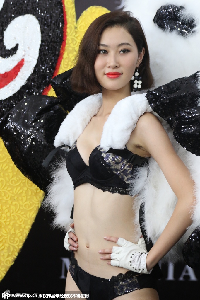 Trong khi đó phía ban tổ chức đưa ra lời khẳng định: “Mọi thứ chỉ là hiểu nhầm. Ban đầu, mọi người sẽ tưởng giống Victora’s Secret nhưng thực ra đây là phần xuất hiện trong trang phục bikini mang đậm chất Trung Quốc. Hãy chờ đến đêm chung kết”.