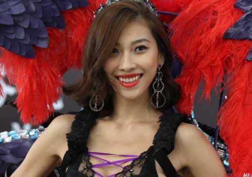 Hoa hau Hoan vu Trung Quoc 2015 bi chi trich vi dao nhai hinh anh