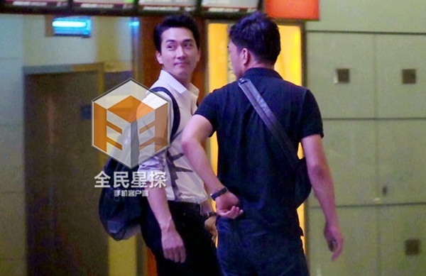 Song Seung Hun vui vẻ tại sân bay sau tin đồn bị từ hôn.