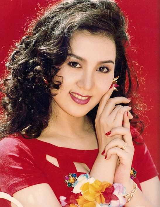 Vai Vân, cô nữ sinh tinh nghịch, yên đơn phương Hùng do nữ diễn viên Mộng Vân đảm nhận, Bên cạnh thành công của Nước mắt học trò, nữ diễn viên còn tạo được ấn tượng trong các phim Tình khúc 68, Lửa cháy Đại La, Thăng Long đệ nhất kiếm... Sau sự cố năm 1992, khi bị tạm giam vì vướng vào vụ ăn chơi ở một vũ trường, Mộng Vân quyết định giải nghệ, dù sau đó nữ minh tinh được minh oan. Năm 2009, Mộng Vân trở lại phim trường với dự án Tây Sơn hào Kiệt và một vai diễn trong phim truyền hình Nghe trà.