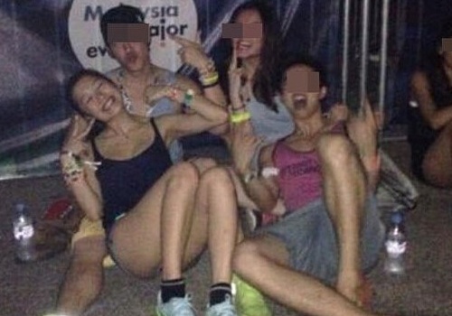 Thi sinh Hoa hau Hong Kong lo anh be boi truoc dem chung ket hinh anh