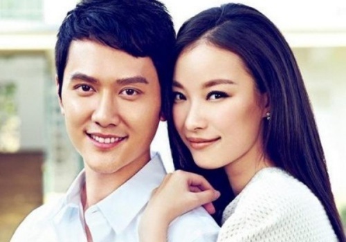 Nghe Ni - Thieu Phong bi mat hen ho o Milan sau chia tay hinh anh