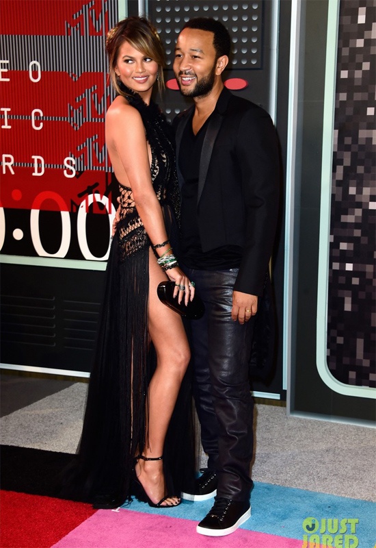 Vợ chồng ca sĩ John Legend – người mẫu áo tắm Chrissy Teigen.