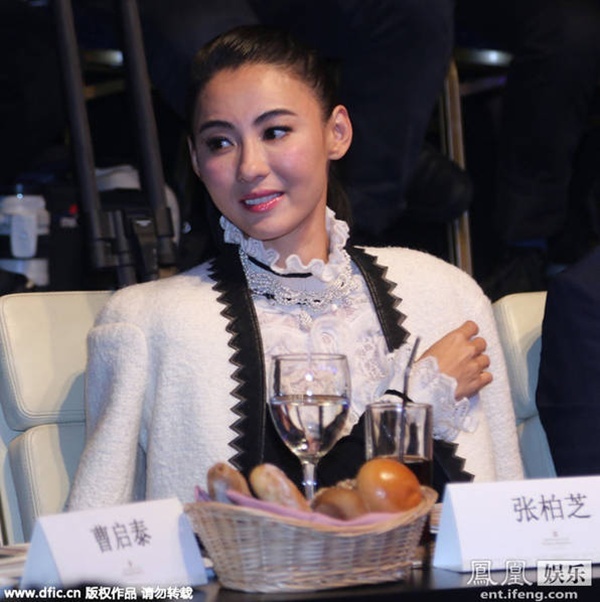 Trương Bá Chi ngồi ở hàng ghế thành viên ban giám khảo.