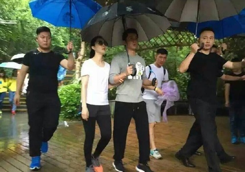 Pham Bang Bang - Ly Than duoc ho tong khi di choi hinh anh