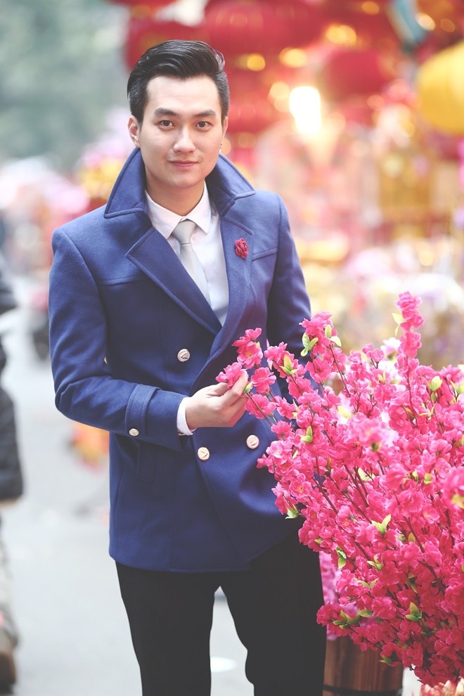 Năm 2009, Phạm Anh Tuấn xuất sắc vượt qua nhiều đối thủ nặng kí để đảm nhận vai nam chính trong phim điện ảnh Những nụ hôn rực rỡ của đão diễn Nguyễn Quang Dũng. Ngoài ra, chàng trai sinh năm 1990 còn góp mặt trong các phim Đảo xanh,Cha và con gái... Đặc biệt, nhân vật Tuấn “thiếu gia” trong Trái Tim có nắng, một dang vai quen thuộc trong phim truyền hình thần tượng. Nhưng qua các thể hiện của Anh Tuấn đã giúp vai diễn toát lên một sức hút đặc biệt và được khán giả đón nhận.