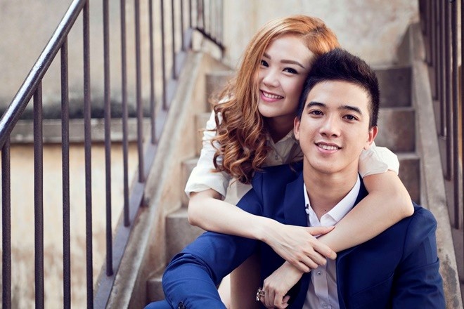 Trong phim Con ma nhà họ Vương, Tiến Vũ vào vai chàng trai mới lớn tò mò về giới tính và đang trên đường tìm kiếm xu hướng tính dục thật sự mình. Đóng cặp với Tiến Vũ là “đàn chị” - Minh Hằng. Dù kém bạn diễn đến tận 6 tuổi, nhưng nam diễn viên sinh năm 1994 tỏ ra rất ăn ý khi thể hiện những cảnh quay ngọt ngào và lãng mạn. Nhiều người hy vọng đây sẽ là sẽ là cặp đôi “trai tài, gái sắc” mới của Vibiz khi phim ra rạp vào ngày lễ Halloween năm nay.