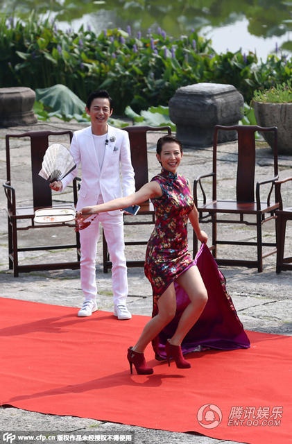 Hoa đán TVB Thái Thiếu Phân vui tươi trước ống kính.