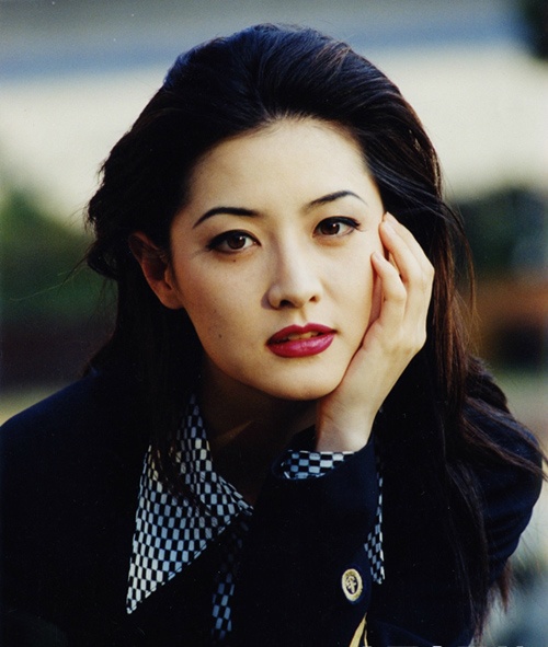 Nhờ Anh em nhà bác sĩ, Pháo hoa, Cánh thiệp báo tin và đặc biệt Dae Jang Geum, Lee Young Ae là tên tuổi hàng đàu của màn ảnh Hàn  Quốc.