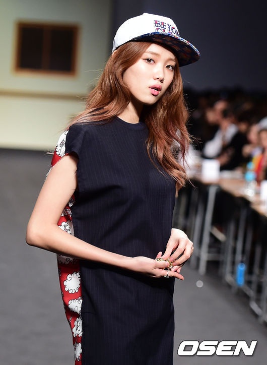 Mẫu trẻ Lee Sung Kyung.