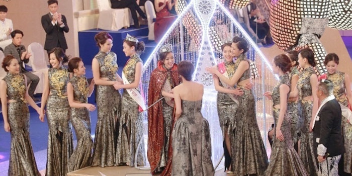 Hoa hậu không được các thí sinh chúc mừng.