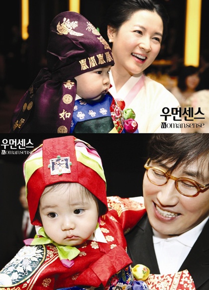 Gia đình nhỏ của Lee Young Ae. Lúc này, cô gần như rút khỏi làng giải trí, chăm sóc cho tổ ấm riêng.