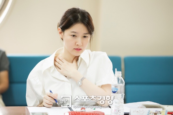 Ở tuổi 44, Lee Young Ae vẫn còn nguyên nét đẹp của 