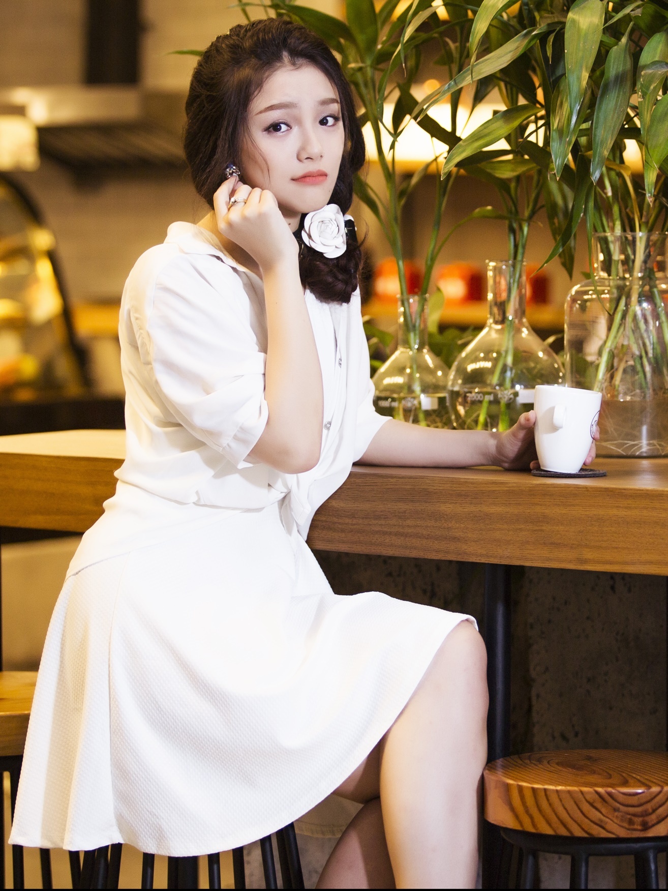 Sau thời gian tập trung cho việc học, Nhật Hạ trở lại màn ảnh nhỏ với bộ phim Mặt nạ thiên thần, Tình và lý. Hai vai diễn cho thấy sự trưởng thành của cô về diễn xuất.