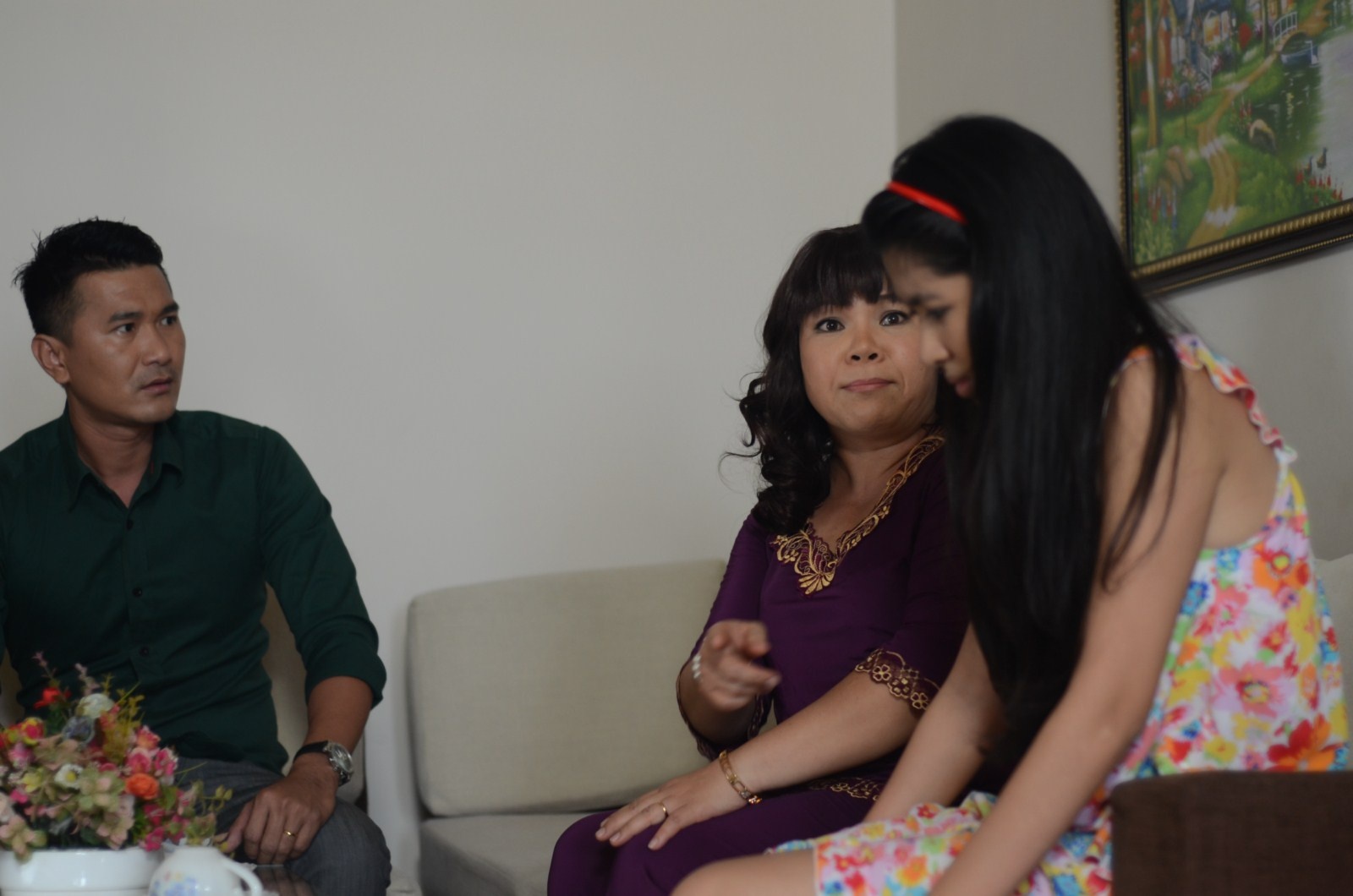 Bộ phim sẽ là tấm gương chân thực phản chiếu cuộc sống của những người phụ nữ có độ tuổi từ 35 đến 60, với những suy nghĩ vàkhát khao của họ. Chuyện tình bà nội trợ dài 33 tập,phát sóng 22h00 hàng ngày, bắt đầu từ 05/09 trên kênh HTV9.