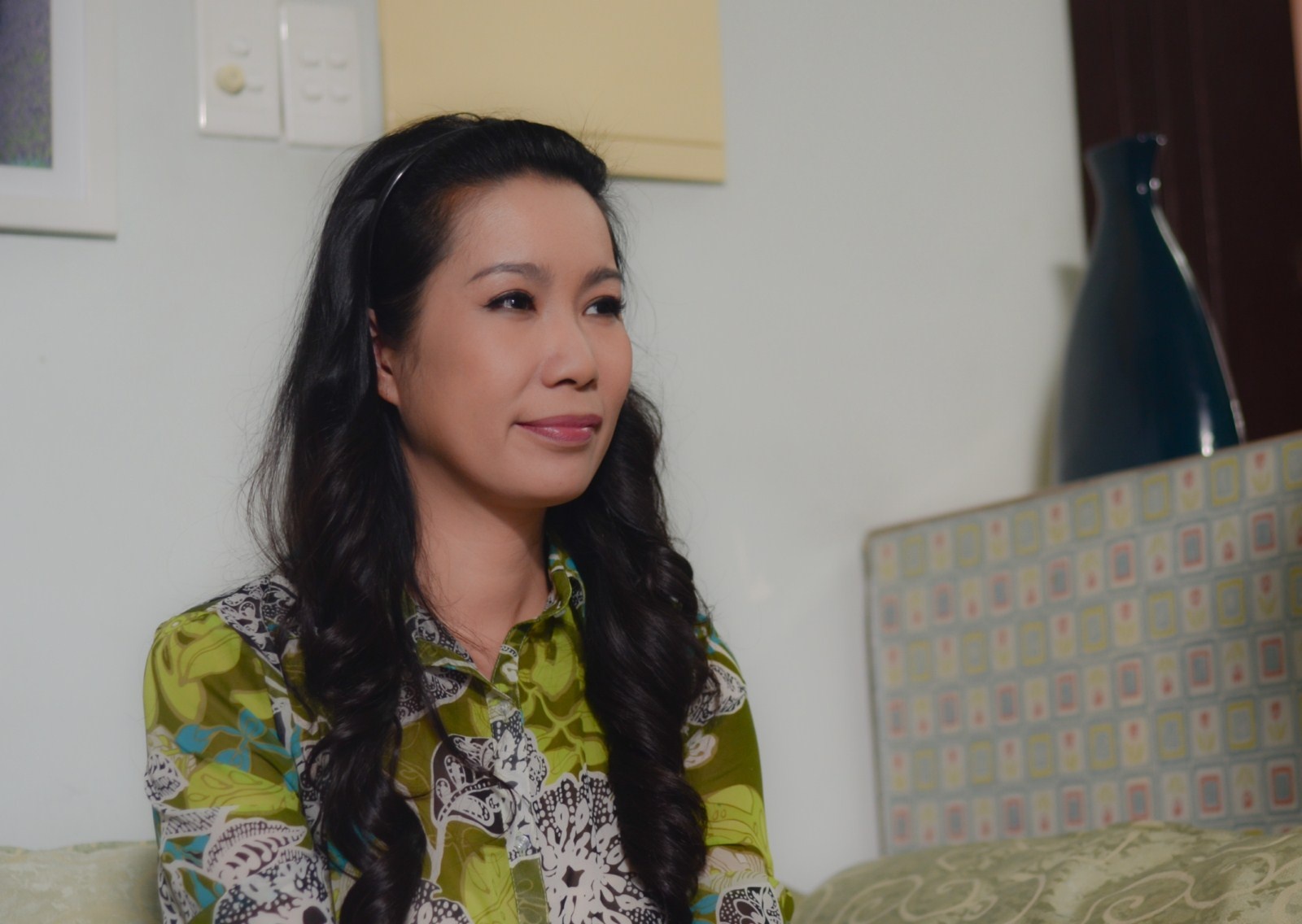 Trong phim Chuyện tình bà nội trợ, Trịnh Kim Chi đảm nhận vai Huệ, người phụ nữ trung niên nhưng có vẻ ngoài ưa nhìn và trẻ hơn so với tuổi. Sau khi chồng qua đời, Huệ dọn về sống cùng mẹ chồng và con trai trong một mái nhà.