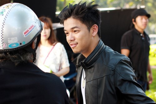 Ngay từ trước khi chiến thắng ở cuộc thi, Trọng Hiếu đã được ê-kíp Em là bà nội của anh để mắt và mời anh tham gia. Vai diễn của Trọng Hiếu là một chàng trai si tình, đem lòng yêu nữ chính Miu Lê trong vai ca sĩ Thanh Nga. 