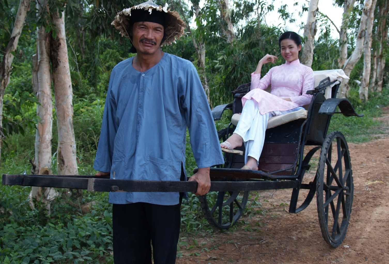  Ngoài Lương Thế Thành, Thúy Diễn, Diệp Bảo Ngọc, Dương Cẩm Lynh, phim còn có sự góp mặt của diễn viên Công Ning, Thanh Điền, Thiên Hương.... Ải mỹ nhân dự kiến lên sóng vào cuối năm 2015.