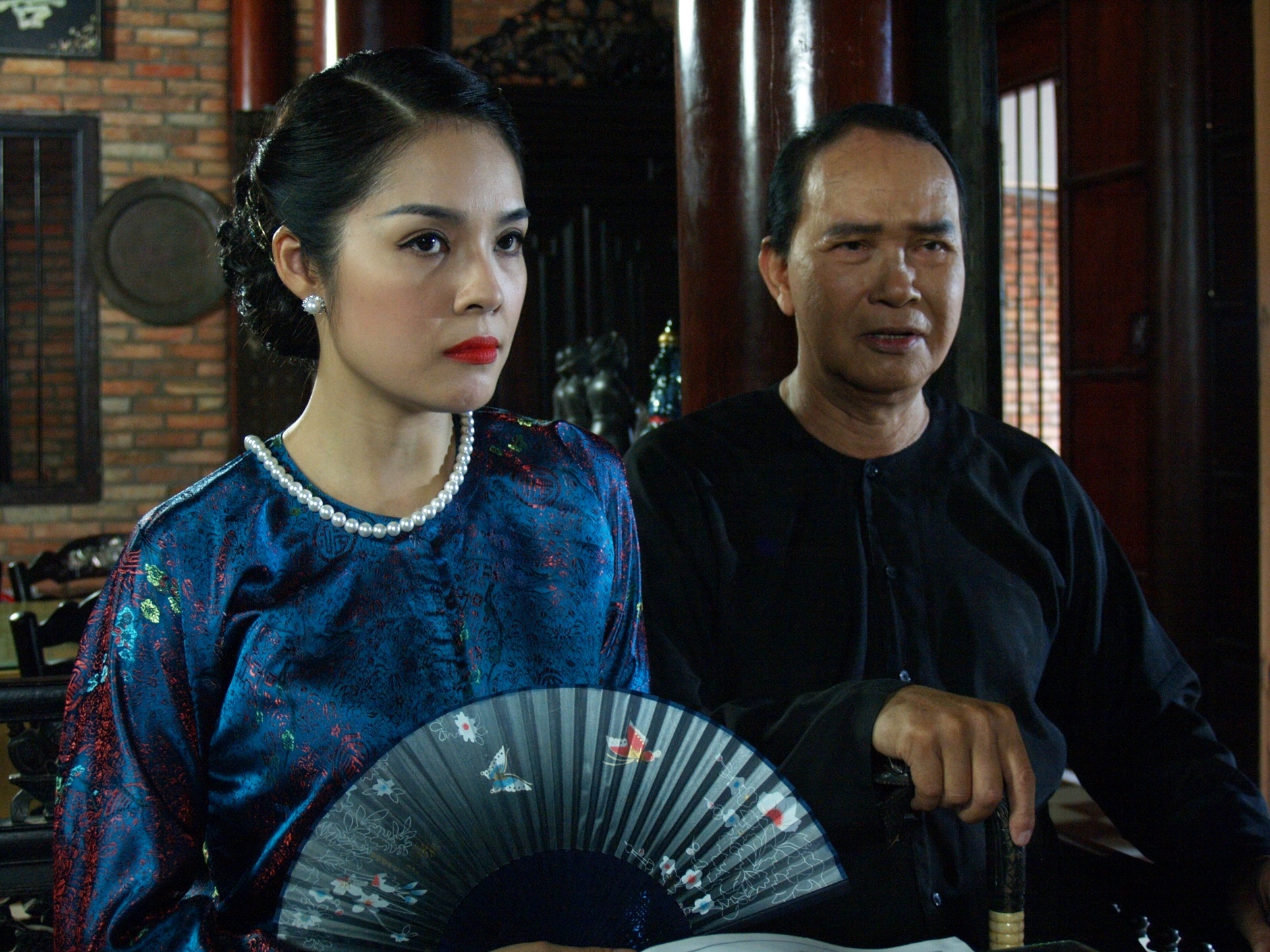 Phim còn có sự tham gia của Dương Cẩm Lynh vào vai Phụng Kiều, một ca nữ nổi tiếng ở phòng trà. Vì say đắm giọng hát ngọt ngào và vẻ đẹp, nên ông Thanh quyết rước cô về làm bà Tư. 