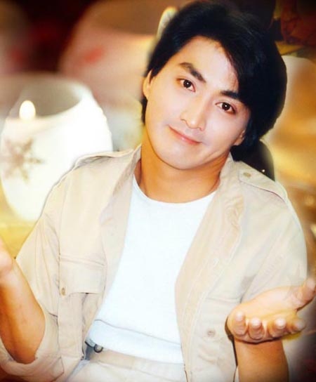 Hà Gia Kính để lại ấn tượng với hình ảnh chàng đại hiệp trượng nghĩa, giỏi võ nghệ trong Bao Thanh Thiên. Vai diễn Triển Chiêu mang lại thành công cho tài tử ở nhiều quốc gia. Một thời gian dài, các thiếu nữ châu Á chỉ mộng mơ được cưới đại hiệp Triển Chiêu.