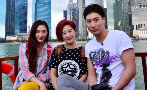 Tuyết Lê bên Từ Thiếu Cường khi còn hạnh phúc. Cô từng khóc khi nhớ lại quá khứ, bởi cuộc tình với tài tử nổi tiếng để lại cho cô nhiều nước mắt hơn là nụ cười. (Ảnh: Tuyết Lê nuôi hai con).