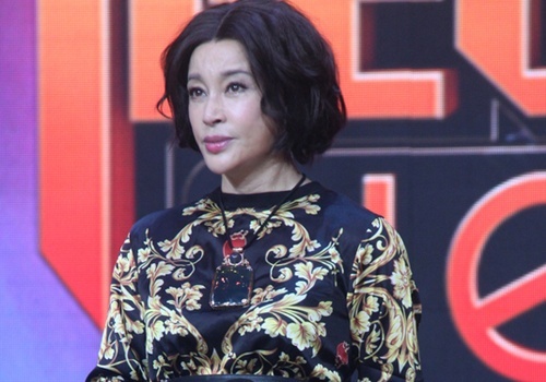 Luu Hieu Khanh noi gian vi bi cao buoc tham my hinh anh