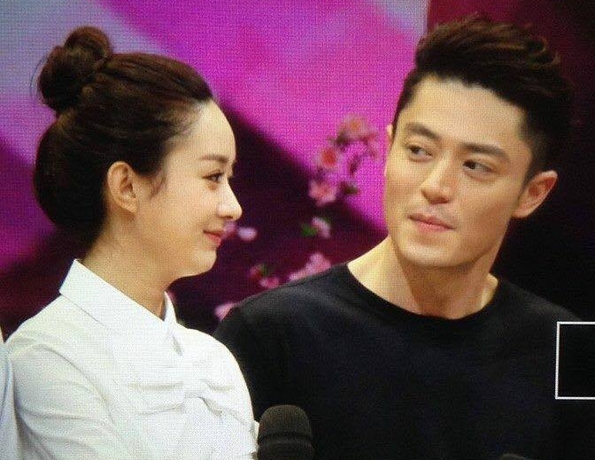 Ánh mắt tình tứ.