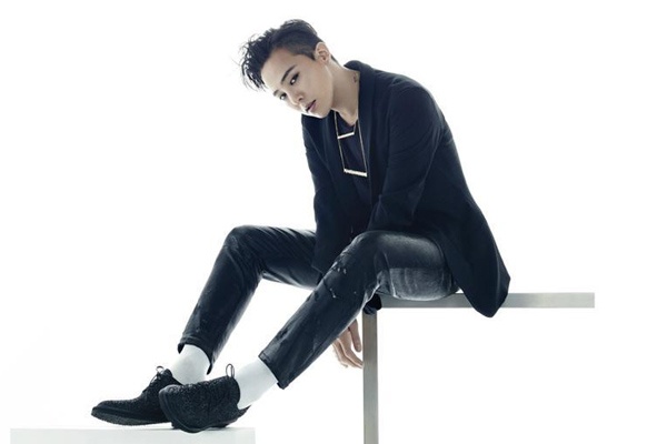 G-Dragon tap tanh thiet ke giay hinh anh