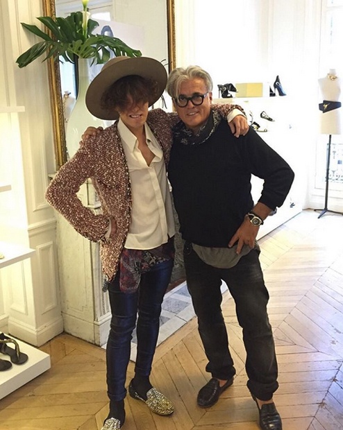 G-Dragon và nhà thiết kế giày Giuseppe Zanotti gặp gỡ tại tuần lễ thời trang Paris.