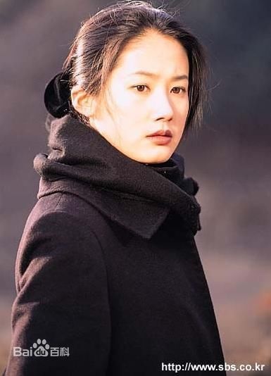 Rất hiếm người có cơ hội trò chuyện với Shim Eun Ha. Cô không tiếp xúc với báo chí cùng khán giả như nhiều nghệ sĩ khác. Công việc hàng ngày của cô là đóng phim và trở về nhà. Cung vì thế, truyền thông gọi cô là 