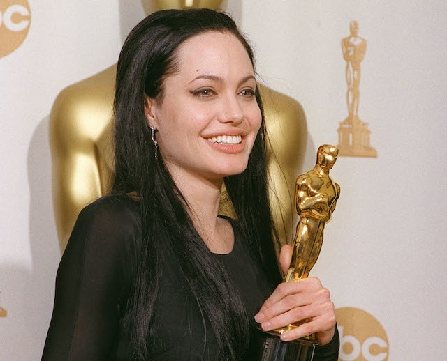 Nữ diễn viên đoạt Oscar năm 2000.