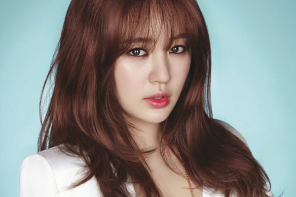 Yoon Eun Hye bi chi trich vi choi bo dao thiet ke thoi trang hinh anh