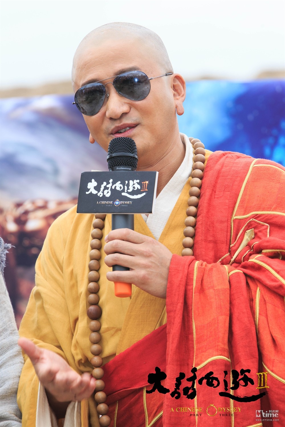 Ngô Kinh vừa trở lại phim trường sau tai nạn.