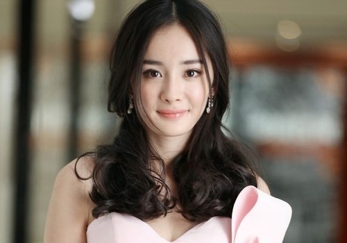 Nghe si tre bi doi xu nhu gai ban hoa hinh anh