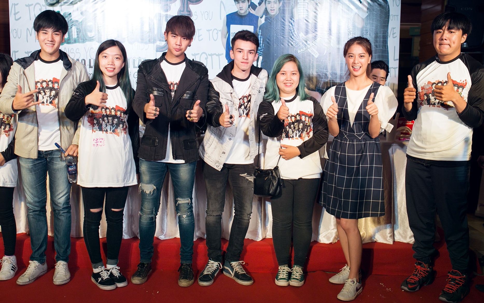 Kết thúc buổi gặp gỡ, đoàn diễn viên sẽ lên máy bay trở về Việt Nam vào tối nay (9/9).