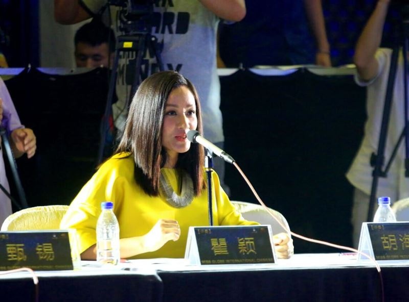 Siêu mẫu Cù Dĩnh đảm nhận vai trò giám khảo.