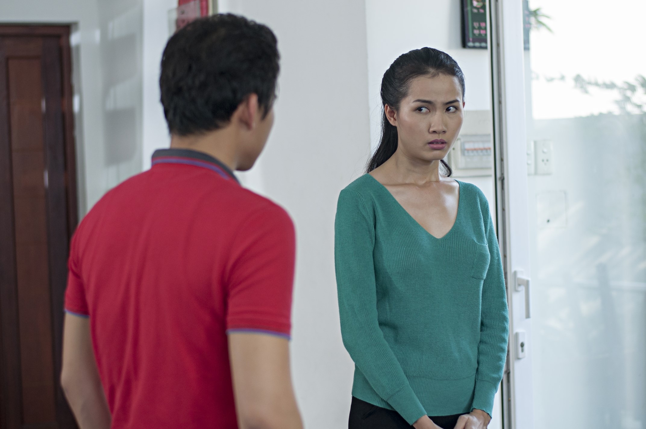 Ngoại tình với vợ xoay quanh câu nhân vật Thủy Tiên – người phụ nữ hiền hậu, cam chịu trong tình yêu. Thế nhưng, một ngày cô phát hiện chồng mình ngoại tình với người bạn thân nhất. Sau đó chính chồng đã bỏ rơi cô ngoài biển với đứa con nhỏ còn đang thành hình trong bụng. Quá đau đớn, Thủy Tiên quay về báo thù dưới cái tên Trần Nhật Hạ, cô lên kế hoạch quyến rũ chồng cũ khiến cuộc sống của anh cùng người tình Bảo Lan hỗn độn, lao đao. 