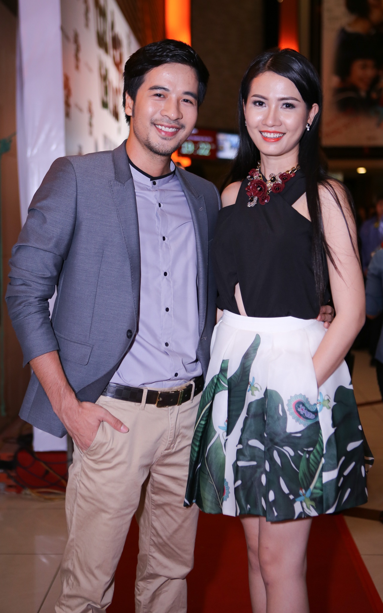 Đoàn Minh Tài và Phan Thị Mơ  tình tứ trên thảm đỏ