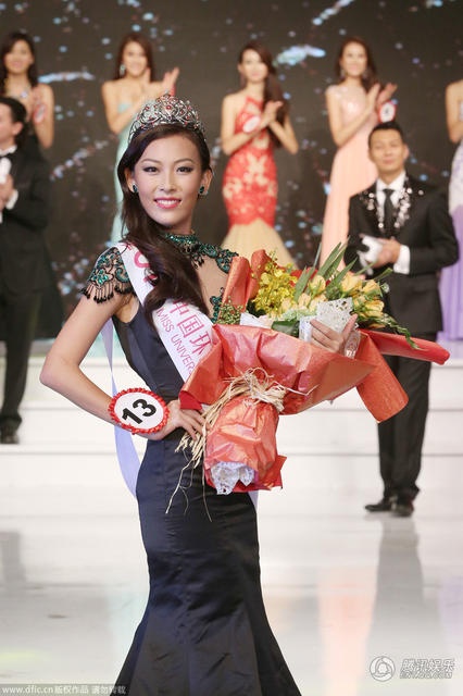 Vì chỉ trích của cư dân mạng, chỉ sau vài ngày đăng quang, cô tuyên bố trả vương miện. Hứa Nãi Thanh muốn tập trung vào việc học, không chịu nổi áp lực từ đám đông với những chỉ trích dành cho vẻ ngoài của cô.