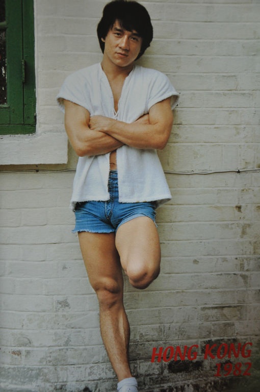 Hình ảnh năm xưa của Thành Long khi mới gia nhập showbiz. Thời gian đó, có lúc, tài tử chấp nhận đóng phim cấp 3.