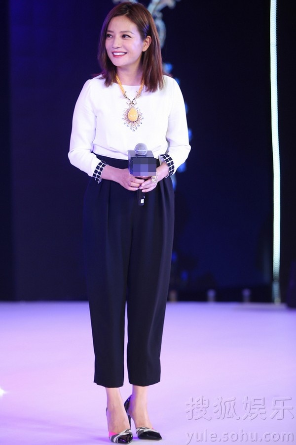 Nữ diễn viên lấy lại vóc dáng thon gọn.