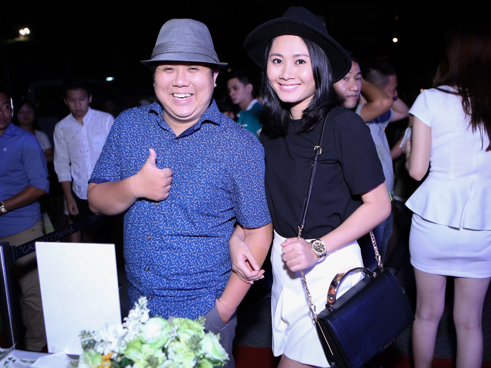 Vợ chồng Gia Bảo - Thanh Hiền đi xem phim mà không có con gái nhỏ đi cùng như mọi khi.