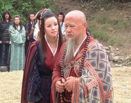 Diệp Nhị Nương và Huyền Từ đại sư.