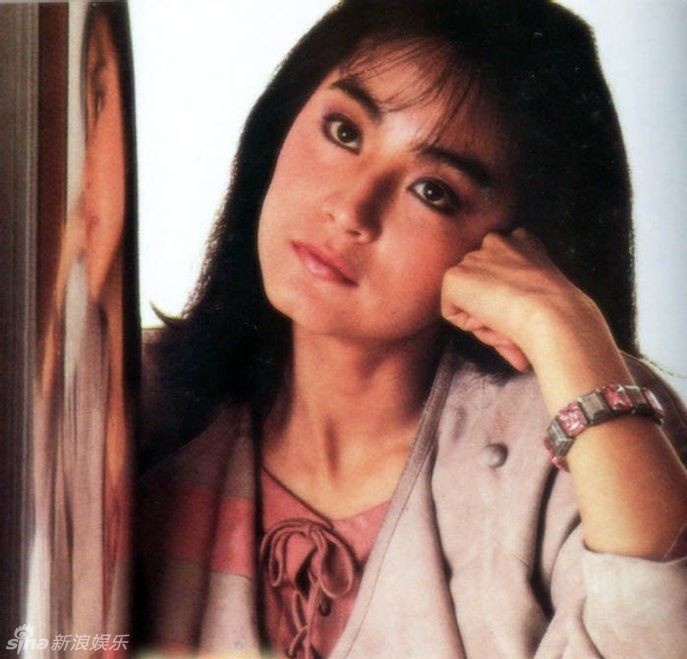 Ngày đi học, Lâm Thanh Hà là Hoa khôi của trường. “Số lượng những chàng trai đeo đuổi tôi khi đó khiến các bạn nữ cũng phải ghen tỵ” - bà chia sẻ về thời quá khứ.