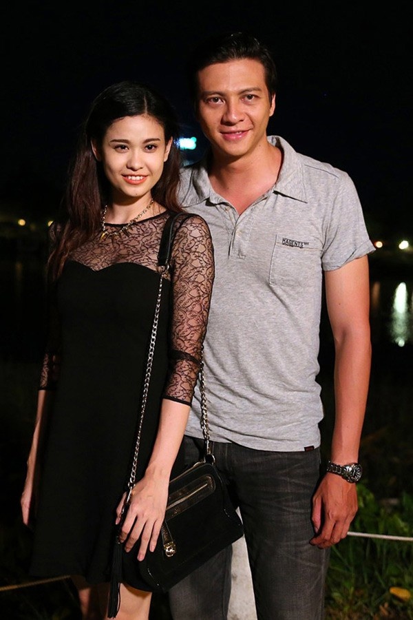 Sau thời gian dành thời gian cho gia đình, Trương Quỳnh Anh trở lại hoạt động phim ảnh với vai Thoại Khanh khá ấn tượng trong phim Săn vàng. Thoại Khanh là một hoa hậu xinh đẹp nhưng đột nhiên bị tước vương miện vì thông tin có cha là tội phạm giết người. Cô quyết tâm trở về Việt Nam để tìm hiểu sự thật mà không hề biết rằng bọn xấu luôn rình rập bên cô hòng tìm kiếm số vàng do cha để lại. May mắn, bên Thoại Khanh luôn có Luật (Dương Hoàng Anh) - chàng công an hình sự được cài vào để điều tra đường dây buôn lậu vàng. 