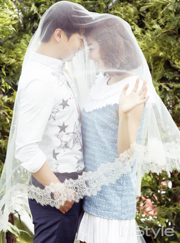Theo tiết lộ, chú rể là một chủ doanh nghiệp về phần mềm, có bằng MBA danh giá và kém cô 2 tuổi. Hai người quen nhau qua mai mối. Lee So Yeon và chồng phải lòng nhau ngay từ cái nhìn đầu tiên. Cả hai có nhiều điểm chung về hoàn cảnh gia đình và tính cách. Hình ảnh hiếm hoi của chú rể được công bố trong bộ ảnh cưới.