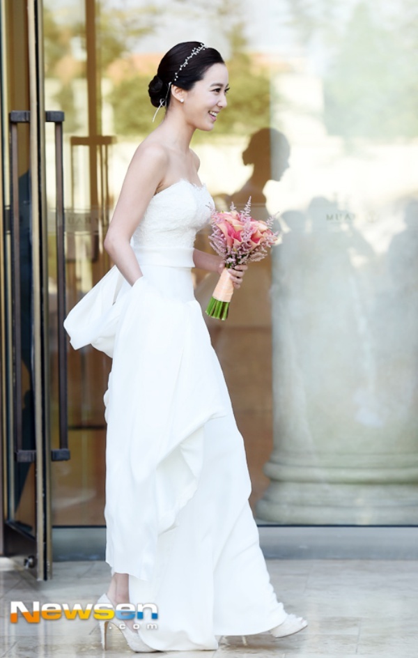 Lee So Yeon được biết đến qua các vai diễn trong Dong Yi, Thiên thần quyến rũ, Ruby’s Ring… Người đẹp vẫn theo đuổi sự nghiệp diễn xuất sau đám cưới.